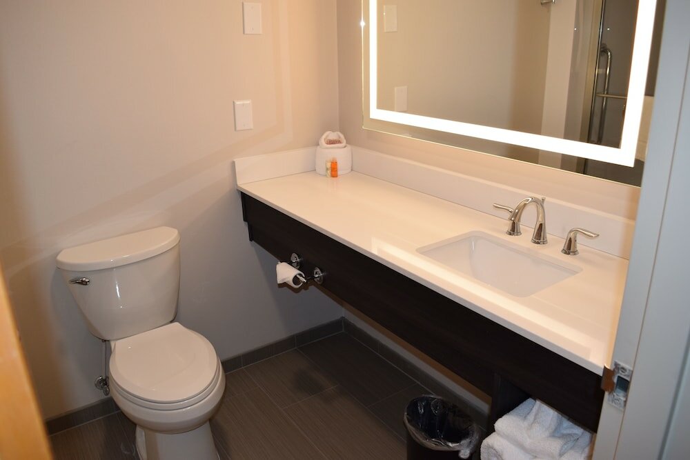 Фото BridgePointe Hotel & Marina