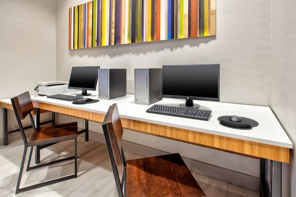 Фото Holiday Inn Express Hotel & Suites Va Beach Oceanfront, an Ihg Hotel