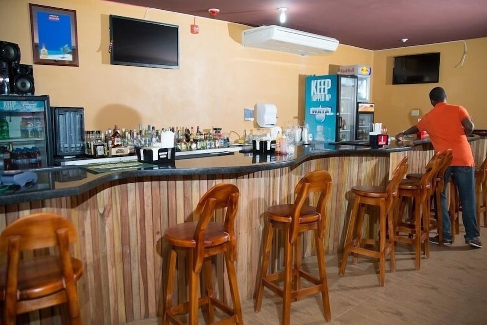 Фото Donway, A Jamaican Style Village