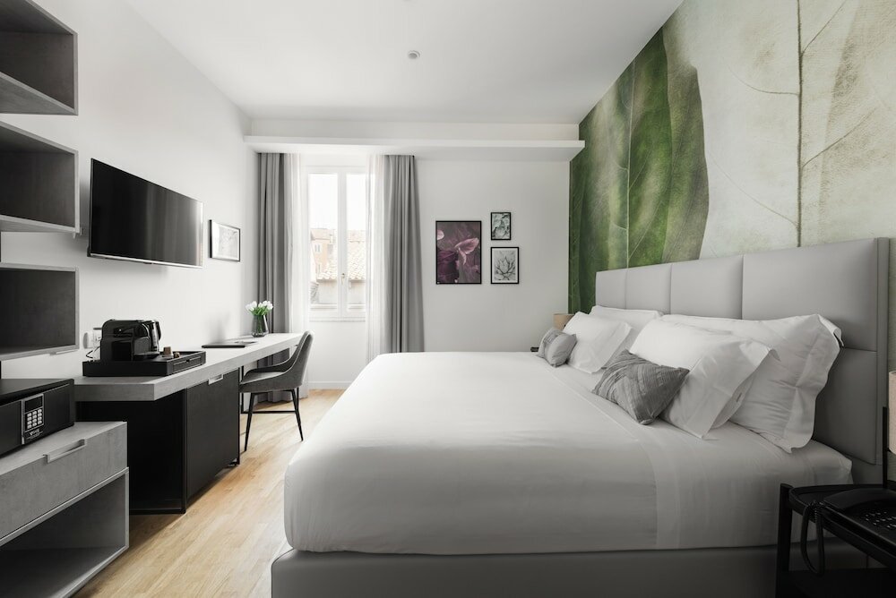 Фото At Forty One