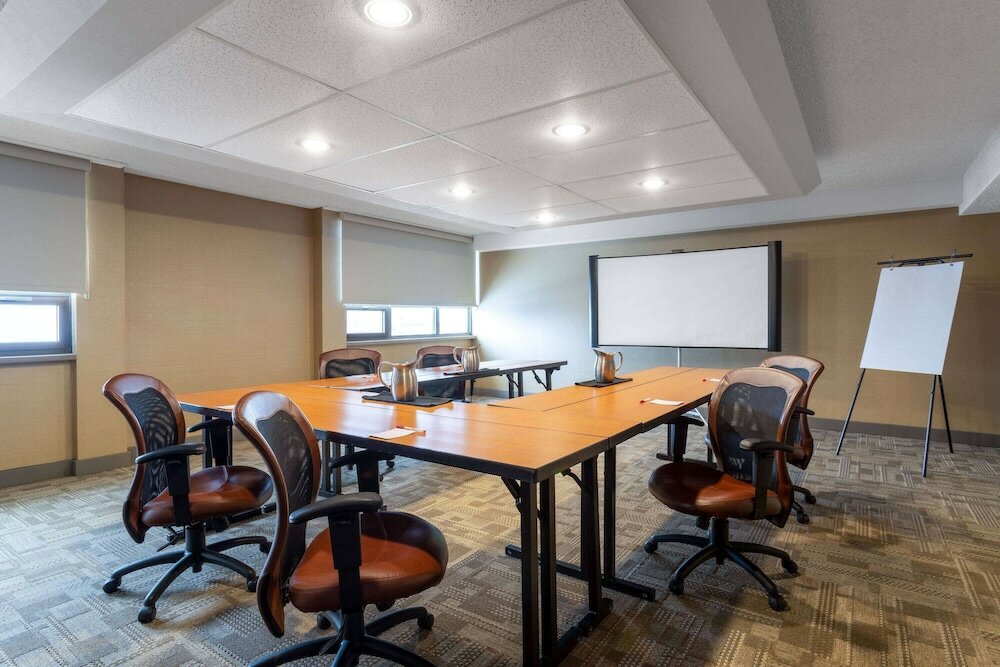 Фото Ramada by Wyndham Northern Grand Hotel & Conference Centre