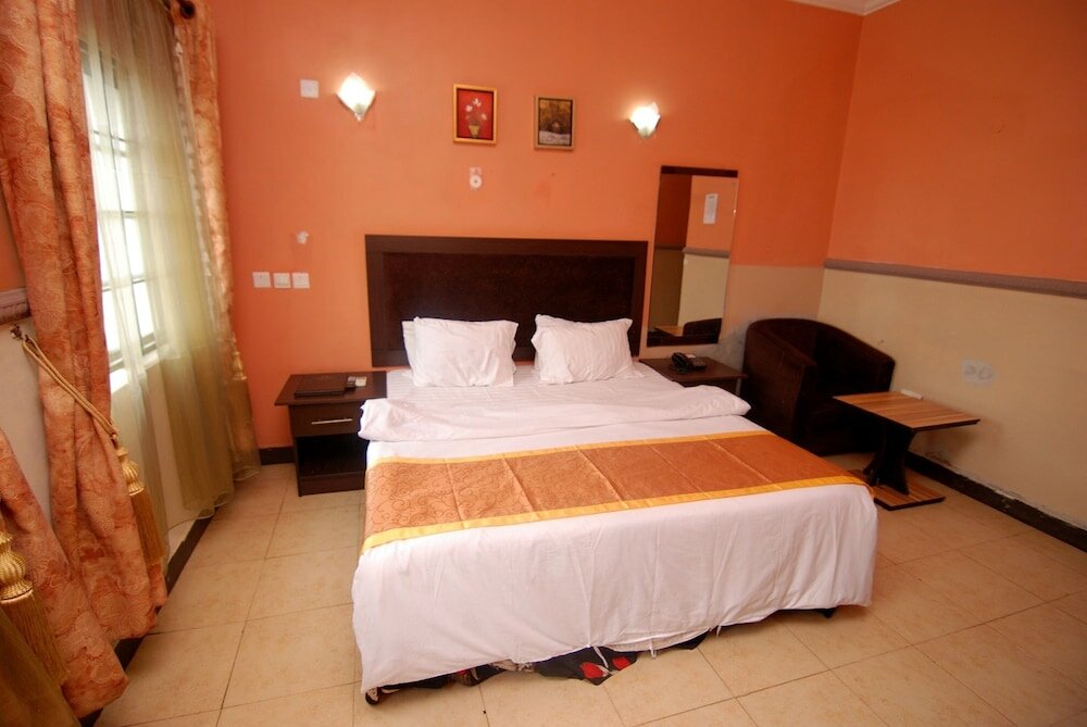 Фото Trafford Hotel