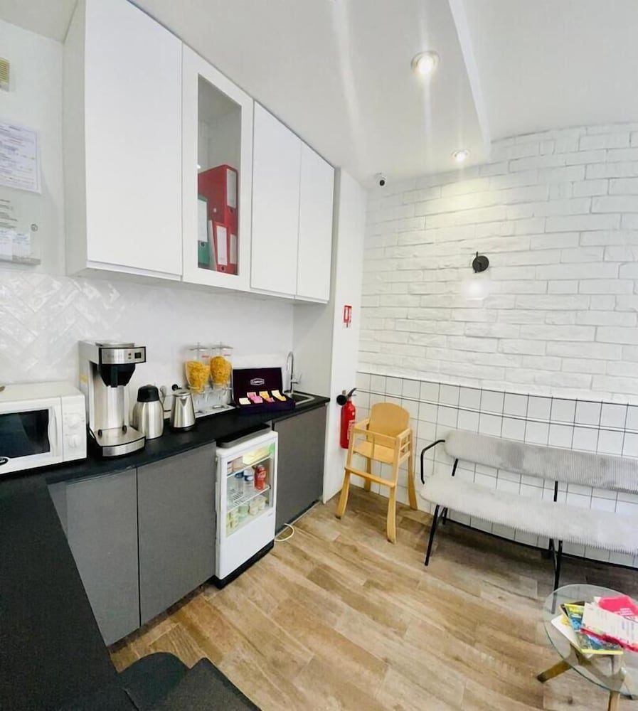 Фото Hipotel Paris Gambetta Republique