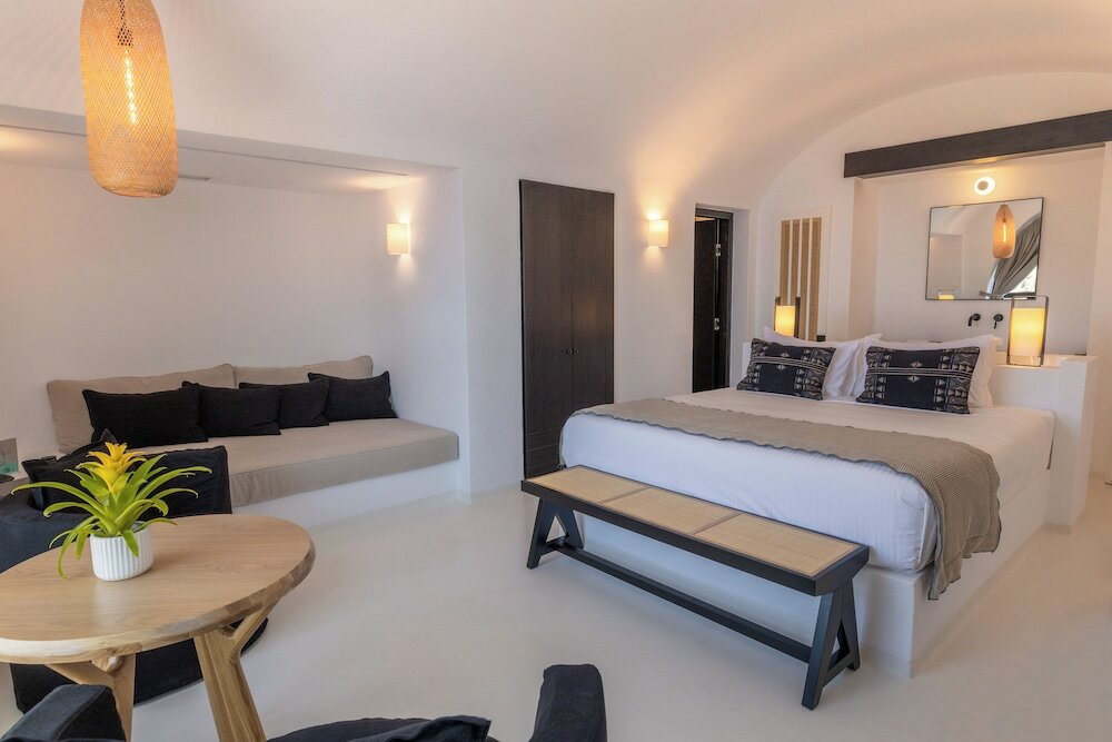 Фото Charisma Suites