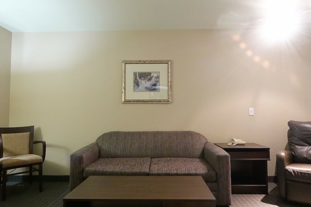 Фото Super 8 by Wyndham Dauphin