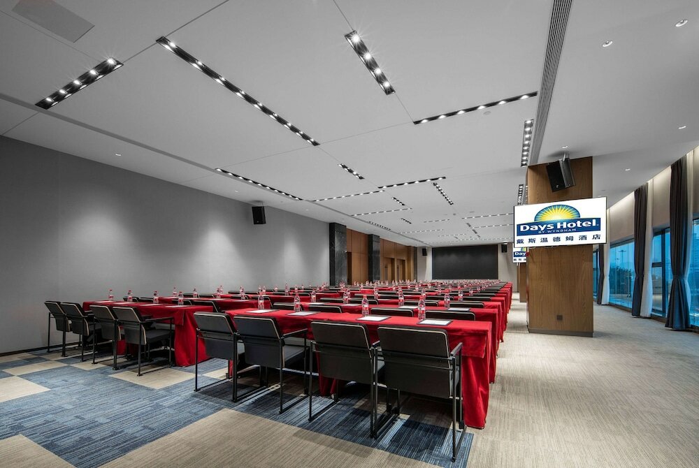 Фото Days Hotel by Wyndham Chongqing Chenjiaping