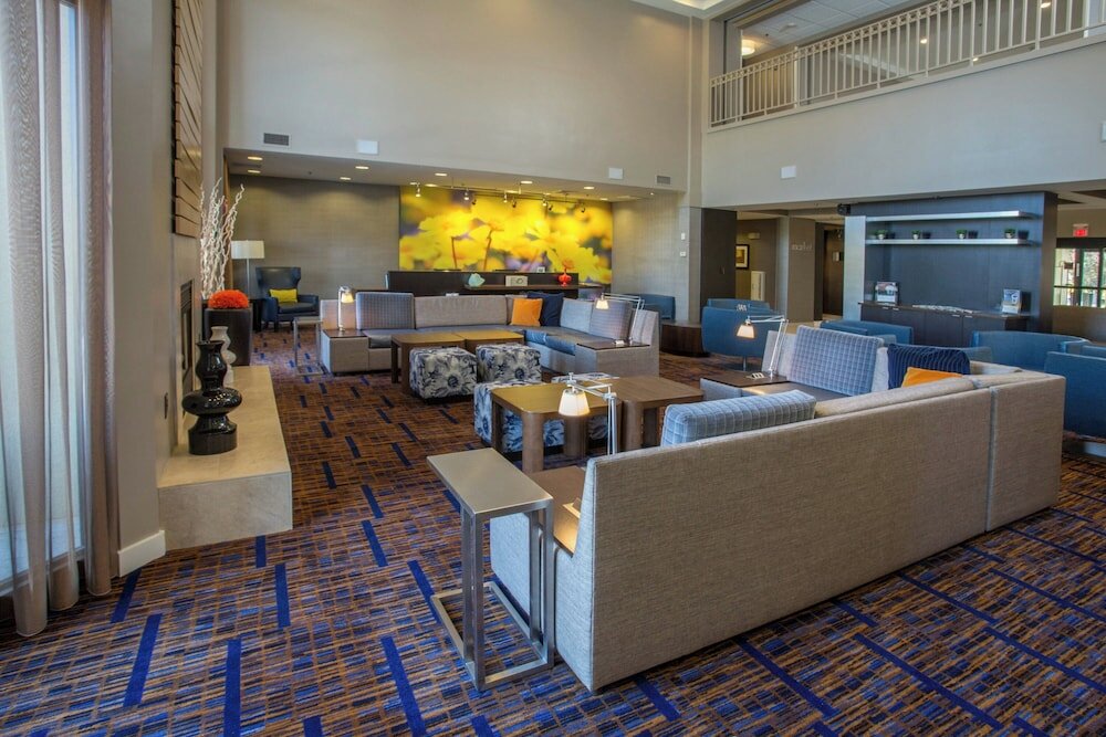 Фото Courtyard by Marriott Raynham