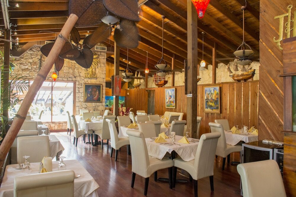 Фото B & B Comfy Inn