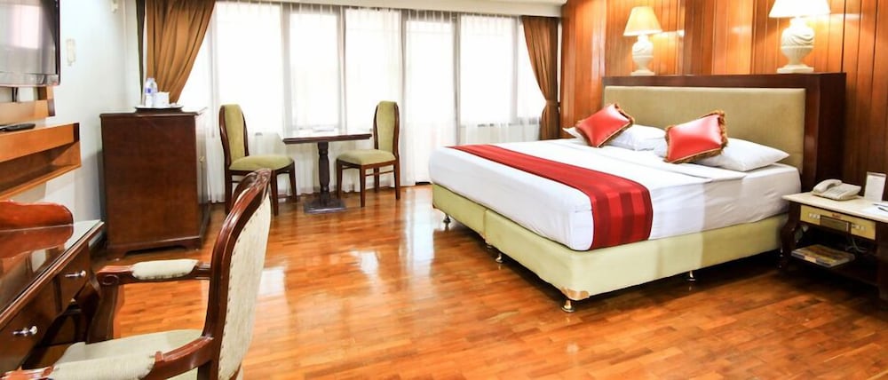 Фото Grand Menteng Hotel