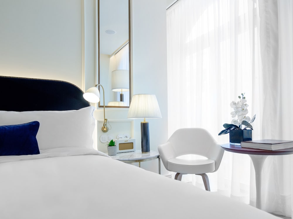 Фото Browns Avenue Hotel