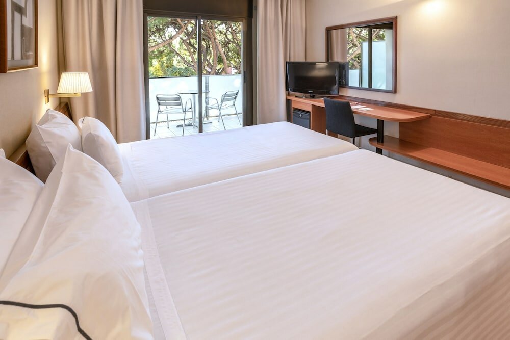 Фото Hotel Ciudad de Castelldefels