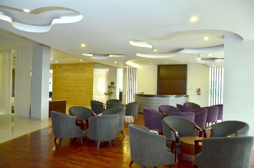 Фото Grand Cakra Hotel
