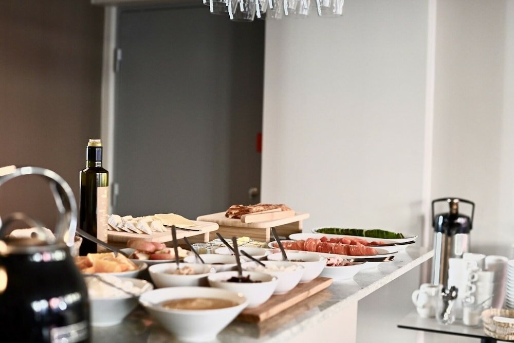 Фото Hotel Local 101