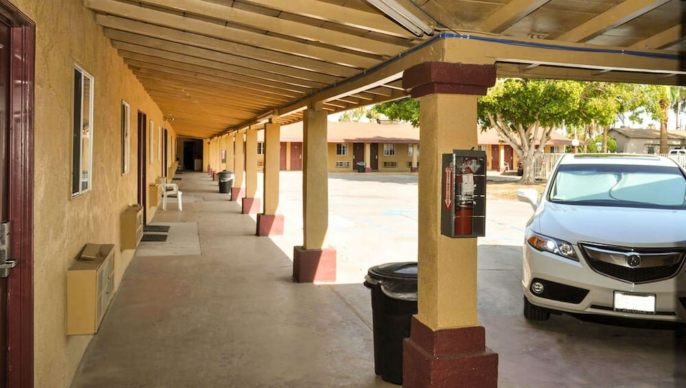 Фото California Suites Motel