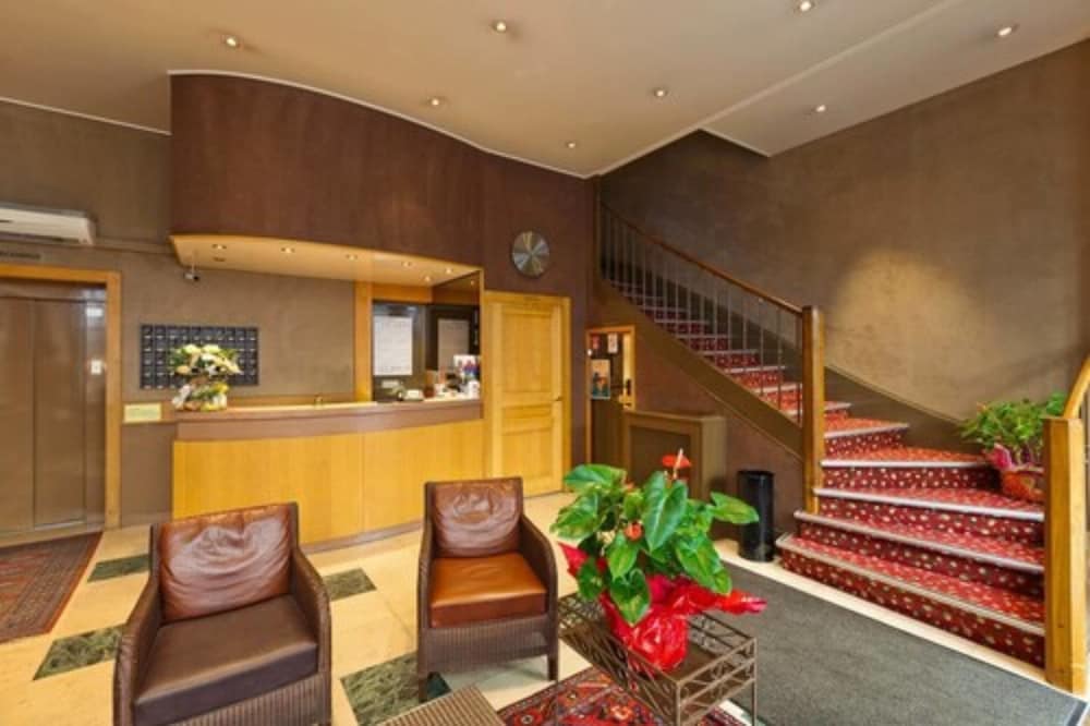 Фото отеля 2