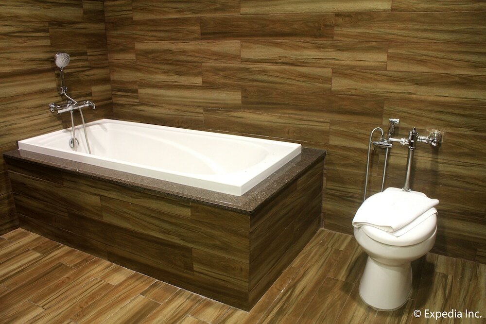 Фото Newtown Plaza Hotel