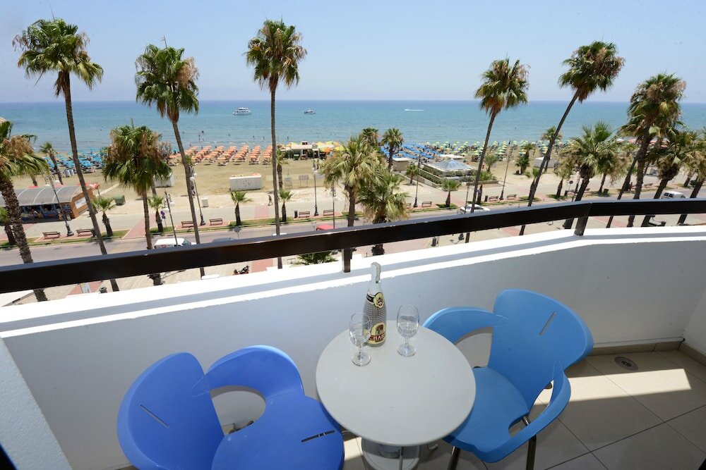 Фото Les Palmiers Boutique Beach Hotel and Luxury Apartments