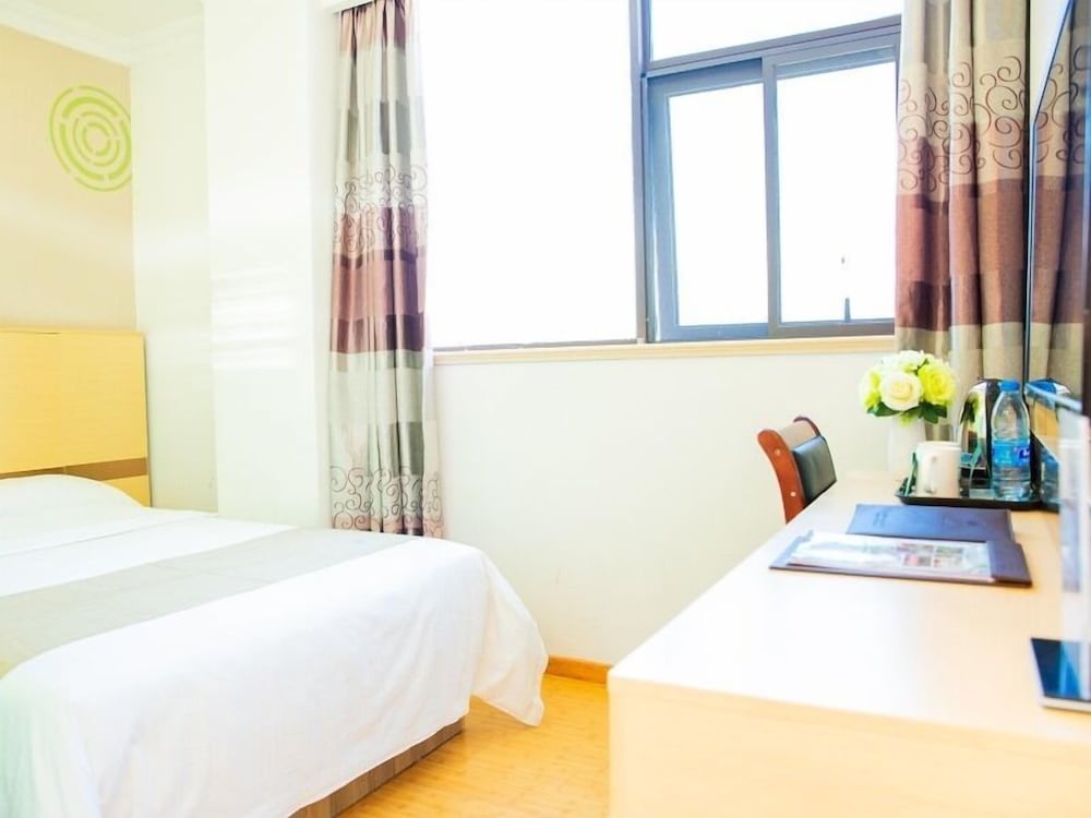 Фото GreenTree Express Hotel Shanghai Zhoupu Shenmei East Road Subway Station