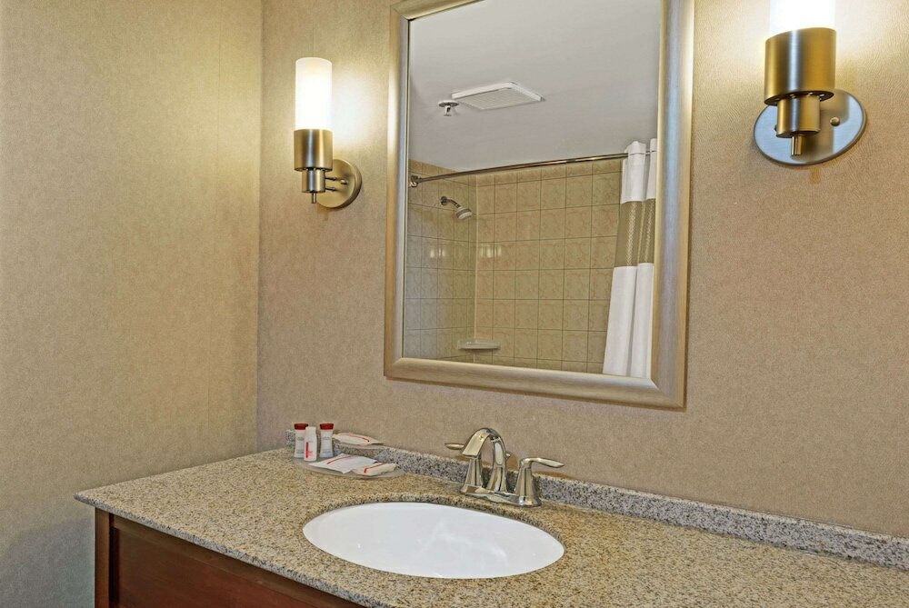 Фото Ramada by Wyndham Niagara Falls/Fallsview