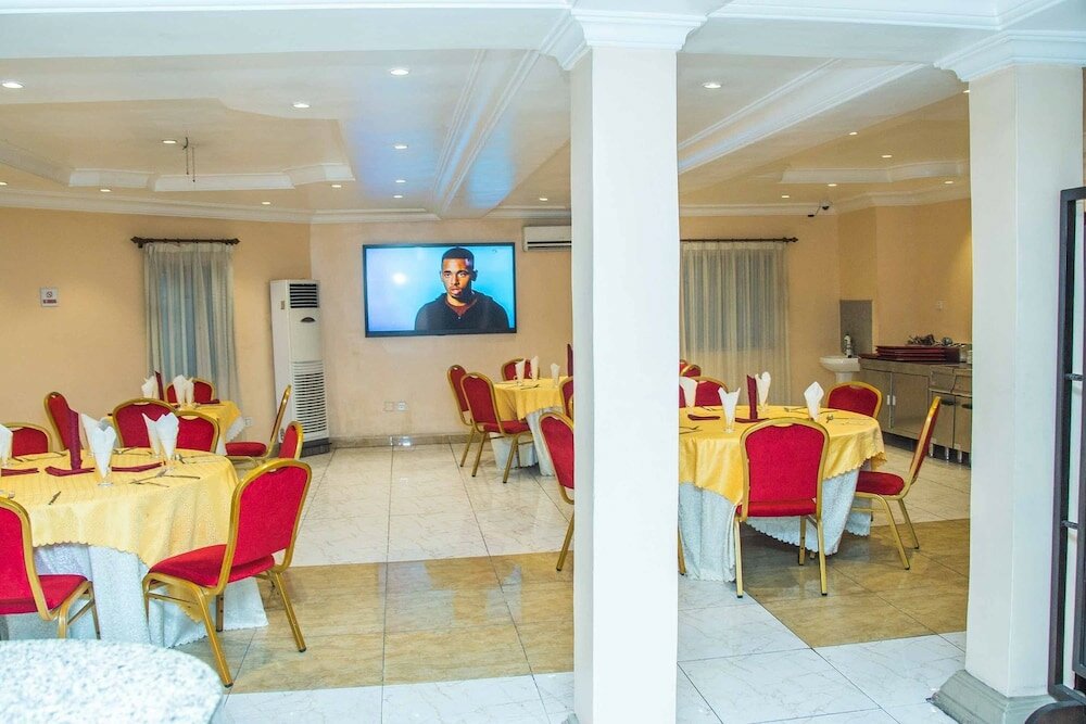 Фото Royal Crest Hotel & Suites