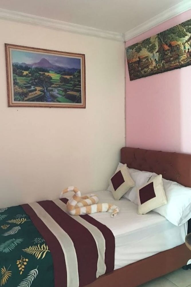 Фото Downtown Monkey Forest - Hostel