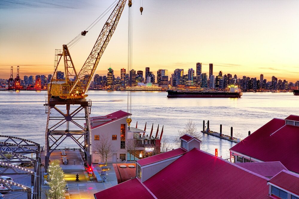 Фото Pinnacle Hotel at the Pier