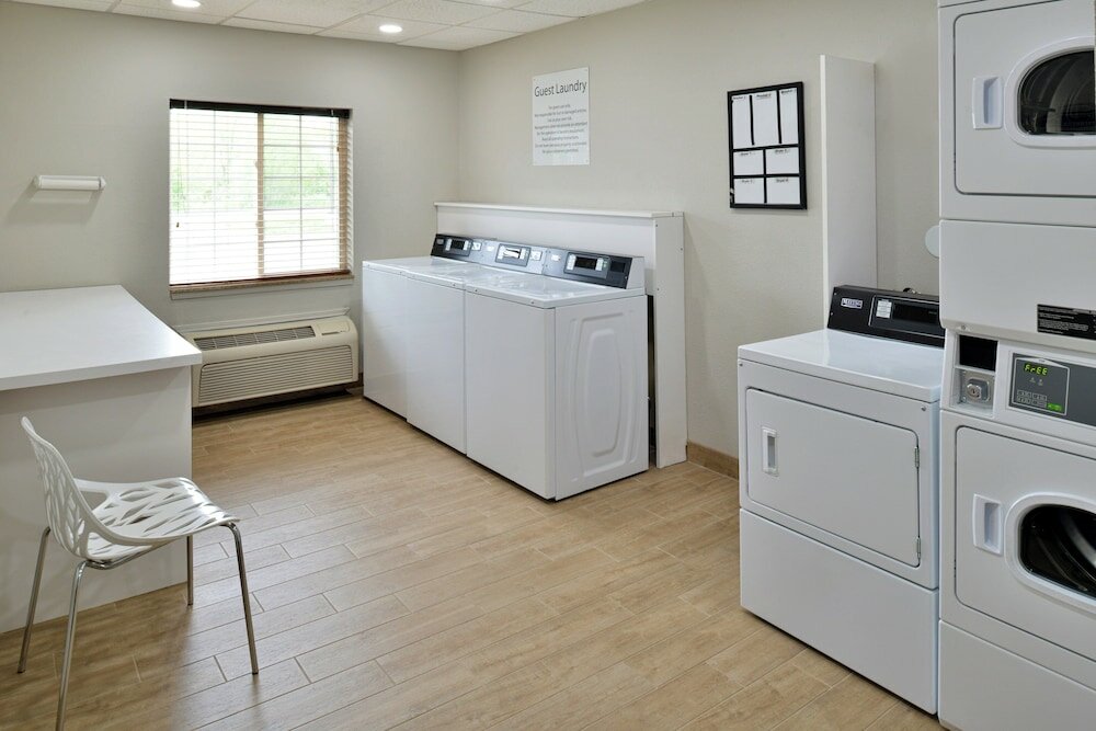 Фото Candlewood Suites Northeast Kansas City, an Ihg Hotel