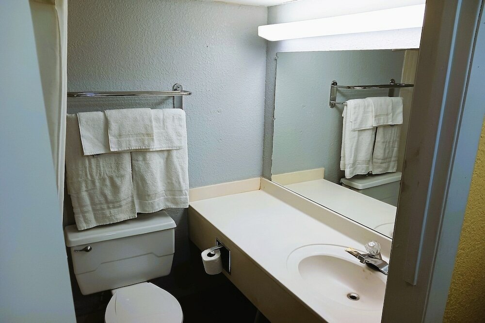 Фото USA Inn Junction City Near Fort Riley