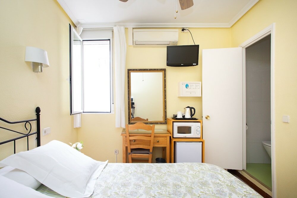 Фото Hostal Los Alpes