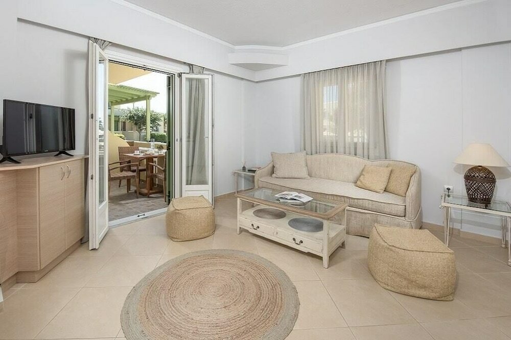 Фото Finikas Hotel