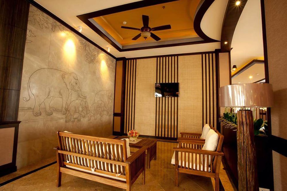 Фото J & Y Lodge Hotel