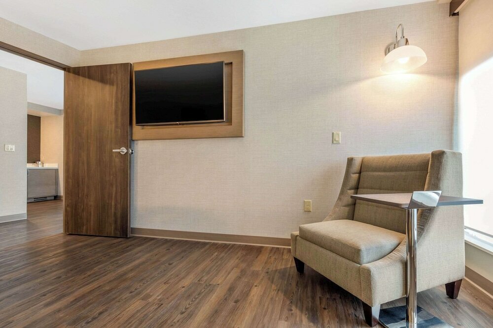 Фото Cambria Hotel Milwaukee Downtown