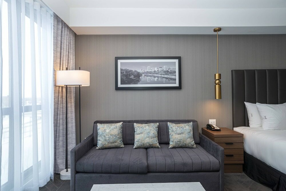 Фото Sandman Signature Sherwood Park Hotel