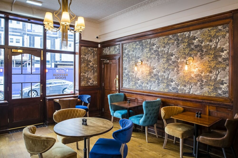 Фото Three Falcons Hotel