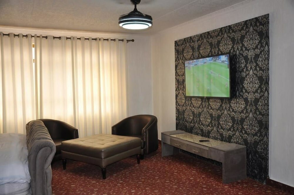 Фото Elite Suites Hotel