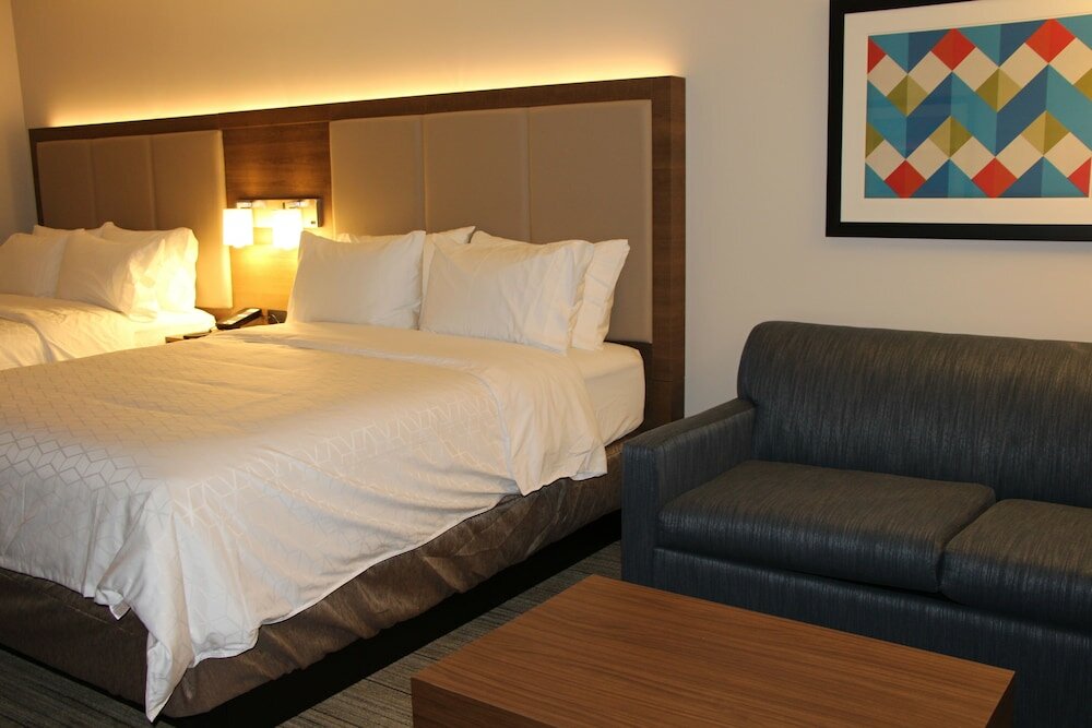 Фото Holiday Inn Express & Suites Phoenix - Airport North, an Ihg Hotel