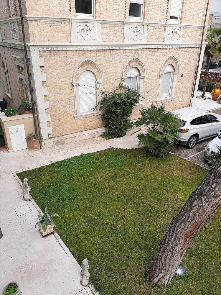 Фото Hotel Chiaraluna