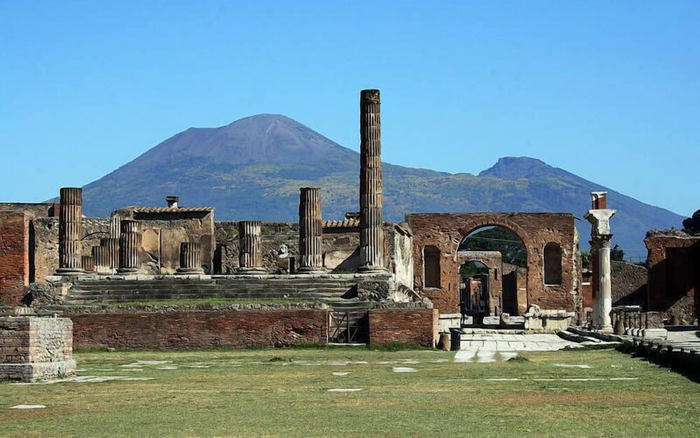 Фото Napoli Squares Suites