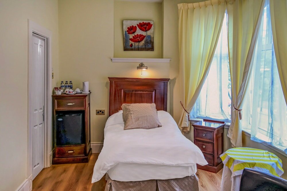 Фото Oyo Avenue House