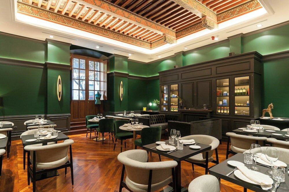 Фото Eugenia de Montijo, Autograph Collection