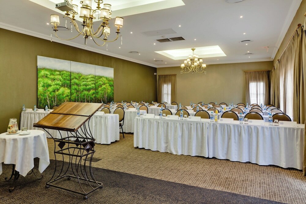 Фото Protea Hotel by Marriott Bloemfontein Willow Lake