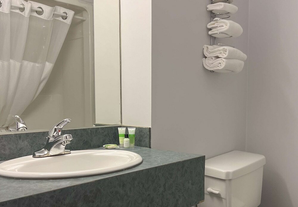 Фото Econo Lodge & Suites Hinton