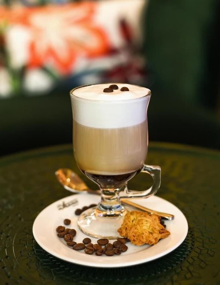 Фото Отель The Athena