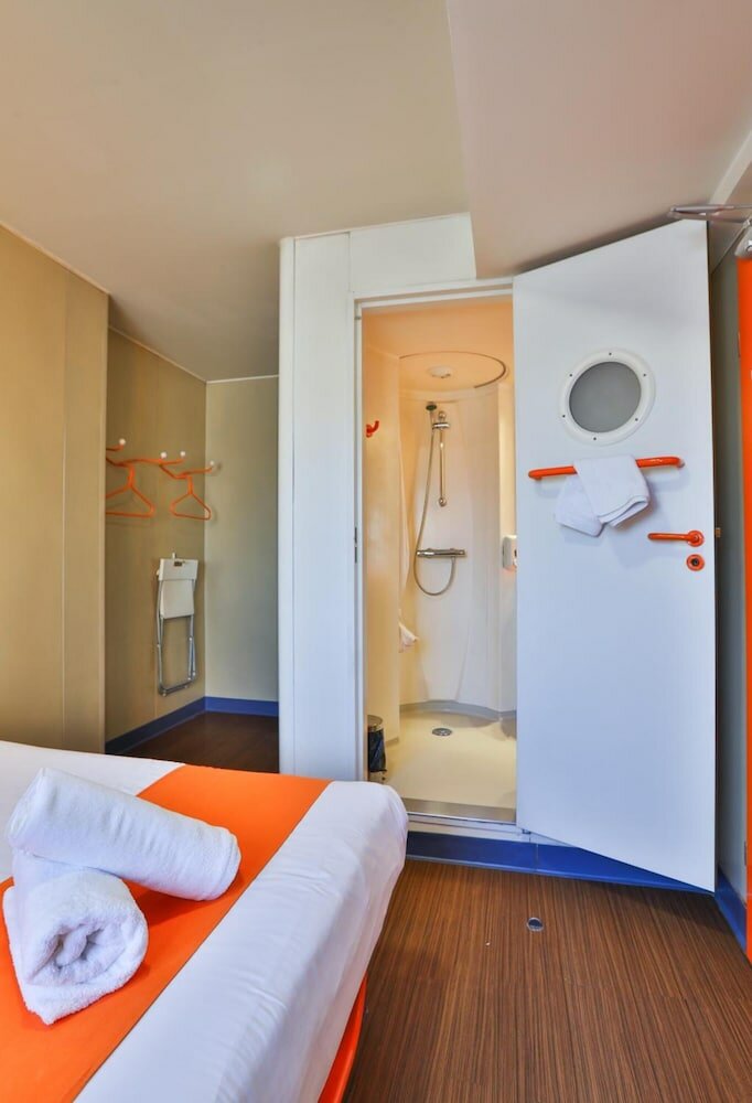 Фото easyHotel Sofia