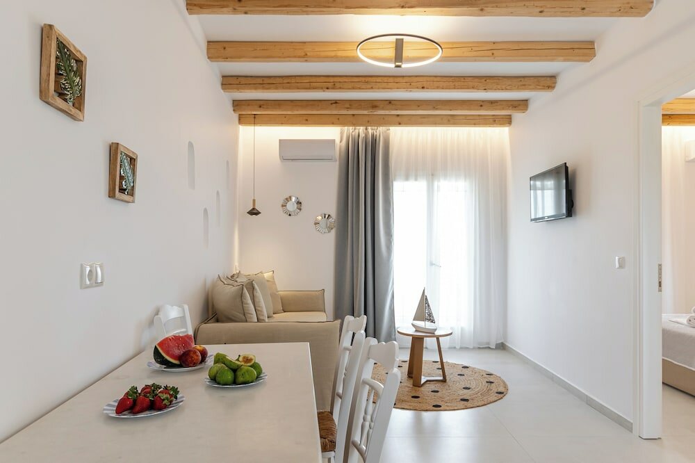 Фото Birikos Hotel & Suites