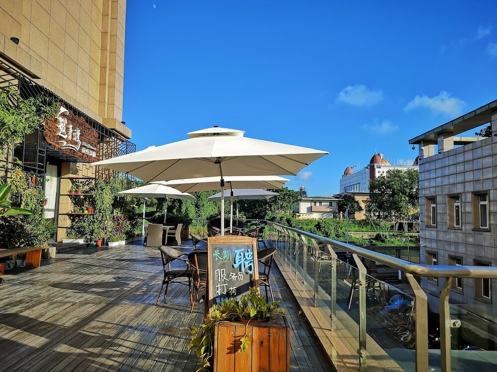 Фото Ramada Plaza Dongxing City Center