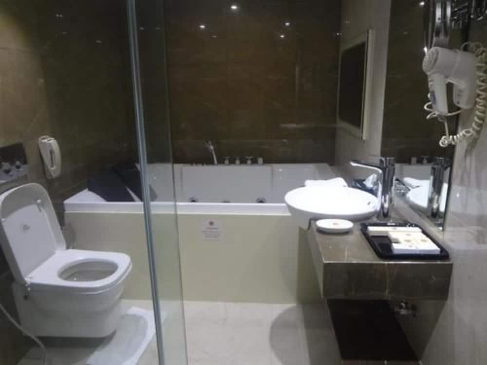 Фото Ramee Guestline Hotel Juhu