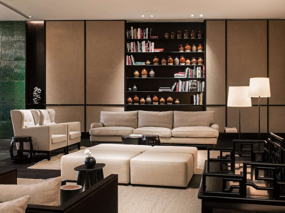 Фото The Middle House