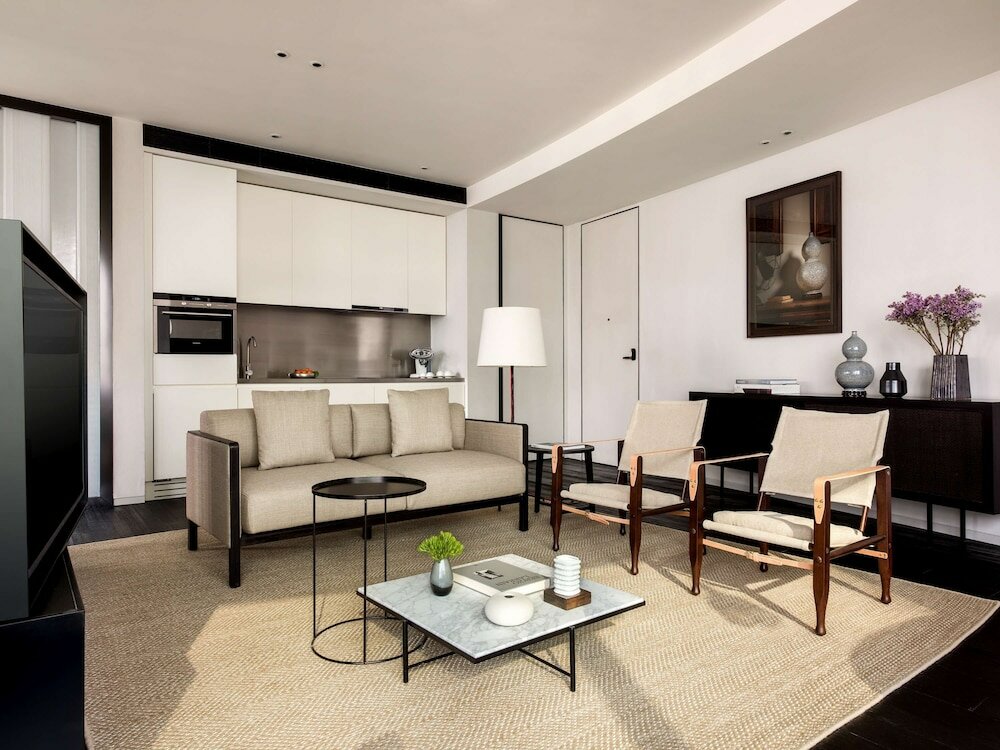 Фото The Middle House