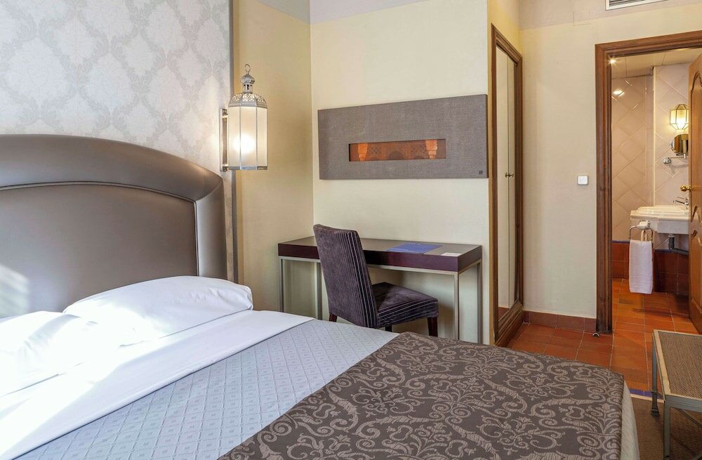 Фото Hotel Macià Alfaros